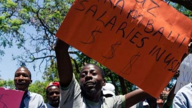 Le Zimbabwe augmente les salaires de 50% pour faire face à l’inflation galopante