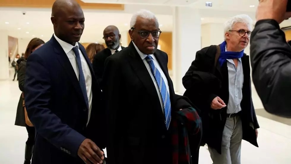 Procès Lamine Diack: l’ex-patron de l’IAAF mal à l’aise sur le volet «abus de confiance»
