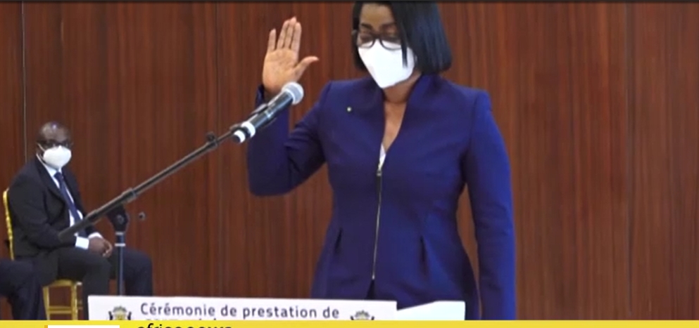 Gabon : la Première ministre Rose Christiane Ossouka Raponda prête serment