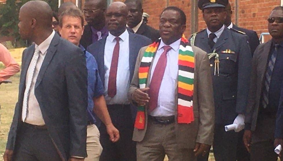 Le président zimbabwéen promet de “débusquer” ses opposants