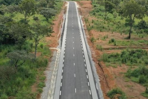 À fin juillet 2020, le Cameroun compte à peine 6% (7 252,8) du réseau routier (121 501,5 km) bitumé