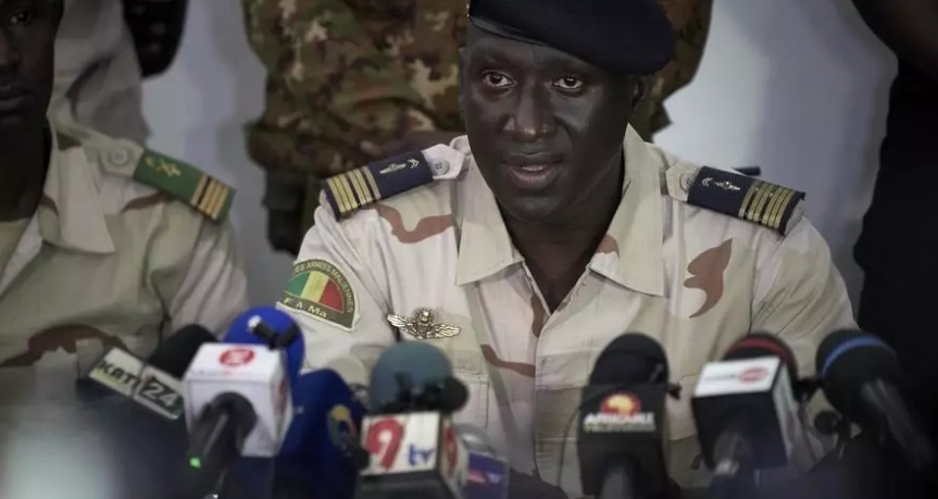 Mali: la junte se dit favorable à une transition menée par un militaire