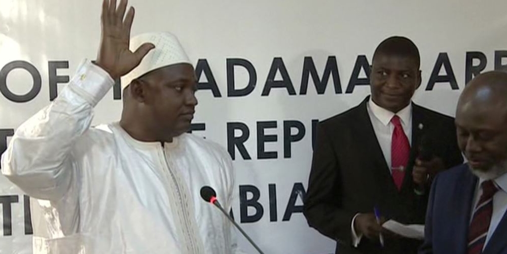L’Assemblée gambienne ouvre la voie à un 3e mandat pour le président Adama Barrow