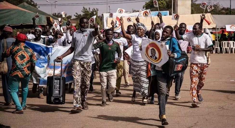 Présidentielle au Burkina: une ONG dénonce les distributions de gadgets de campagne