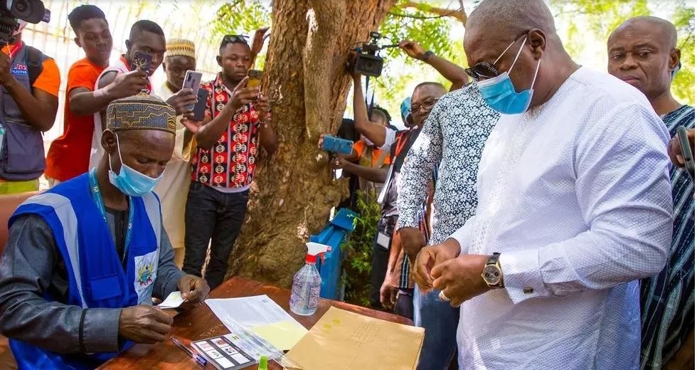 Présidentielle au Ghana : le candidat de l’opposition John Mahama conteste à son tour les résultats