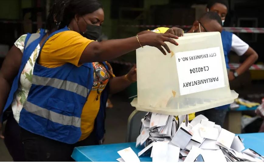 Élections au Ghana : les résultats se font attendre dans un contexte tendu