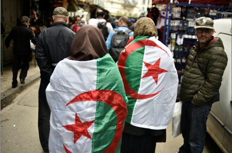 Les Algériens, la plupart des étudiants, dans la rue malgré l’interdiction