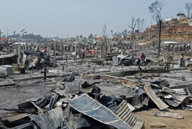Incendie dans un camp de Rohingyas au Bangladesh: au moins 15 morts