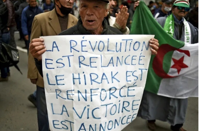 A Alger, les étudiants du Hirak réoccupent la rue