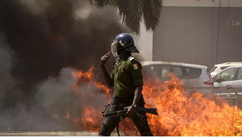 Sénégal: l’opposant Ousmane Sonko toujours en garde à vue, tensions à Dakar et en Casamance