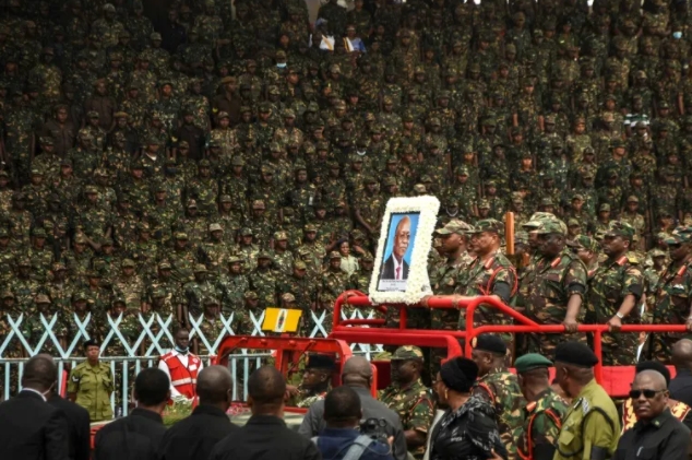 cinq morts dimanche lors d’un hommage au président Magufuli