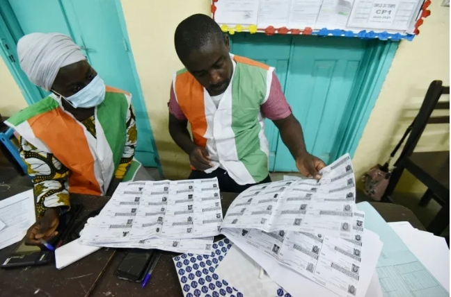 Premier ministre par intérim en Côte d’Ivoire qui attend les résultats des législatives