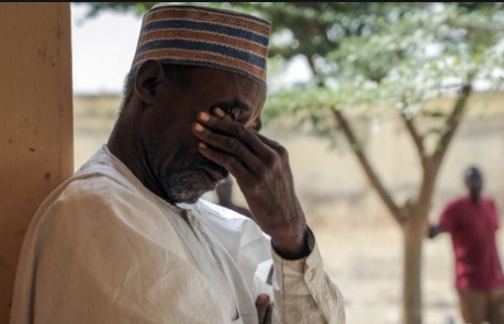 Pleurs et angoisse dans le nord-ouest du Nigeria après l’enlèvement de 317 adolescentes