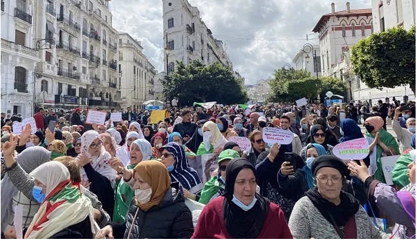 En ce 08 mars, la Femme Algérienne manifeste contre le régime militaire