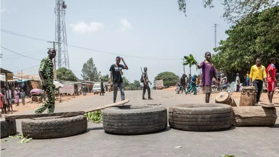 Bénin: des opposants bloquent des routes avant l’élection présidentielle