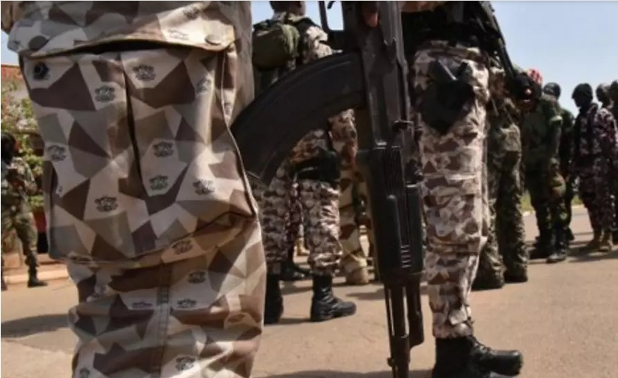 Côte d’Ivoire: des hommes armés attaquent une base militaire du nord d’Abidjan