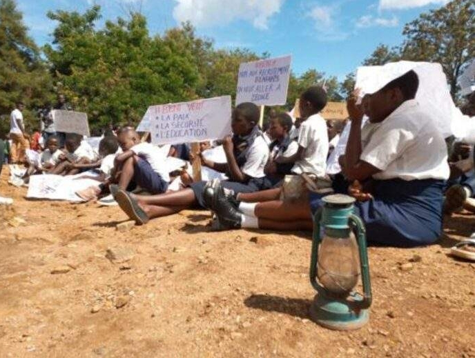 RDC : la police arrête une soixante d’élèves en sit-in à la mairie de Beni