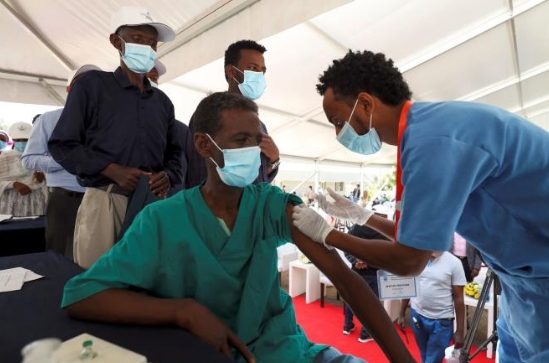Covid-19 : la dépendance de l’Afrique à AstraZeneca fragilise les débuts de la vaccination