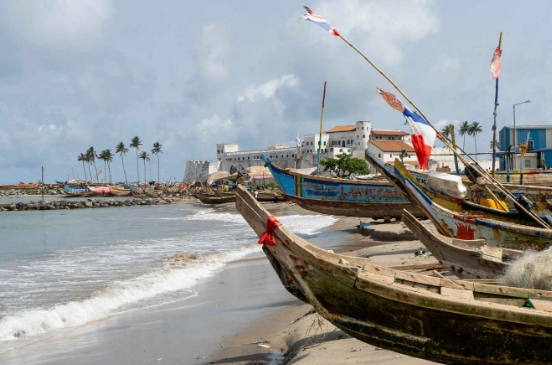 « Il suffit d’un coup de volant et on se retrouve dans l’eau » : au Ghana, le littoral menacé par l’érosion