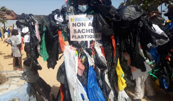 Au Sénégal, la difficile lutte contre le « péril plastique »
