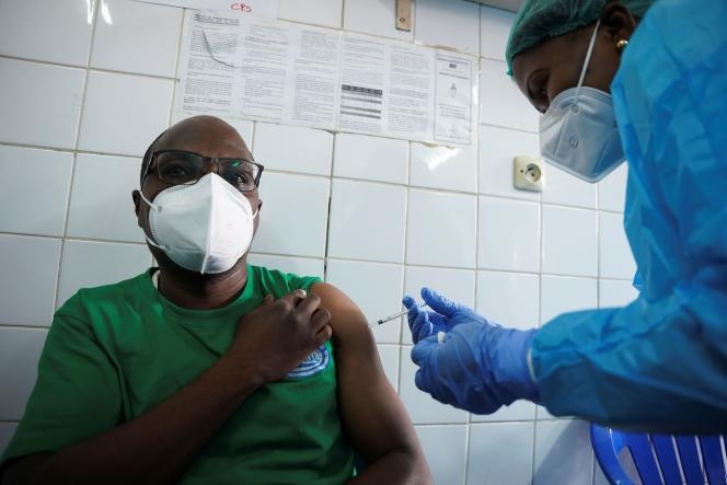 Covid-19 : à Kinshasa, les étrangers se ruent sur les vaccins dont les Congolais ne veulent pas