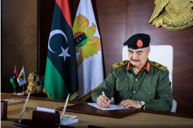 Haftar gèle ses fonctions militaires en vue de la présidentielle