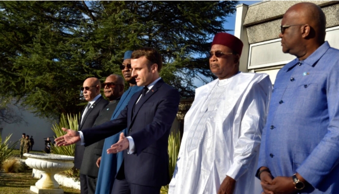 Emmanuel Macron demande “que l’Etat revienne” au Mali