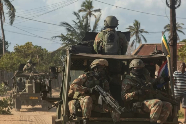 Violences jihadistes au Mozambique: l’aide militaire régionale prolongée