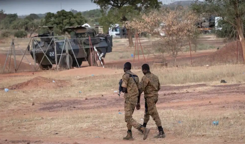 Un drone de l’armée française abattu par un ado avec un lance-pierres au Burkina Faso – vidéo