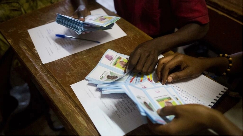 Mali: la Cédéao exige le maintien des élections en février et menace de nouvelles sanctions