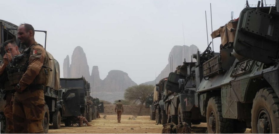 Mali: Paris réfléchit à l’après Barkhane au Sahel, Bamako se cherche de nouveaux partenaires