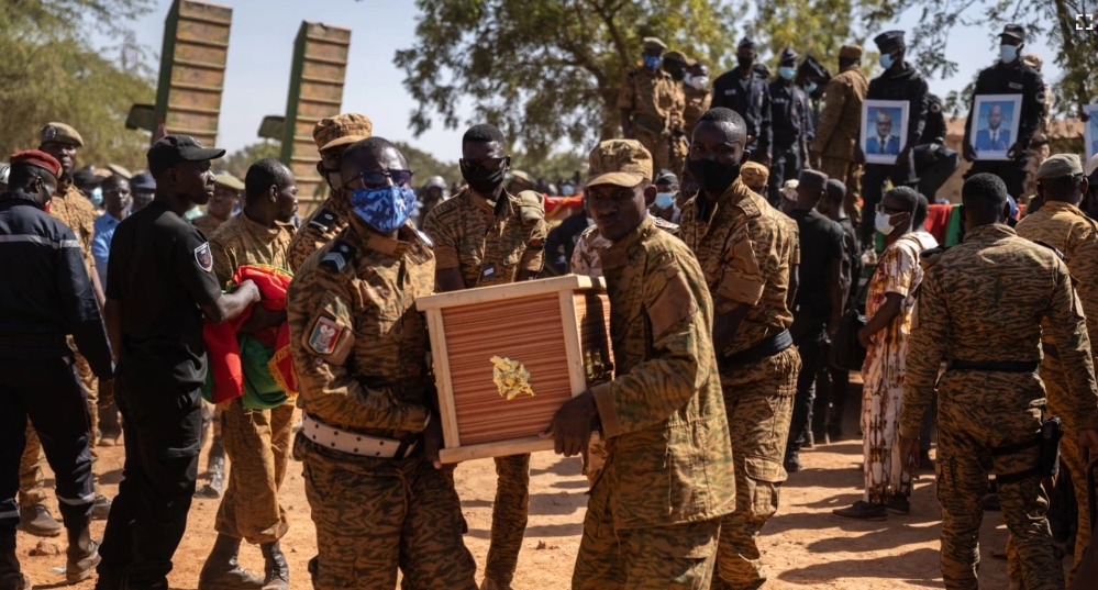 Au Burkina, la junte confrontée à son tour à des attaques jihadistes meurtrières