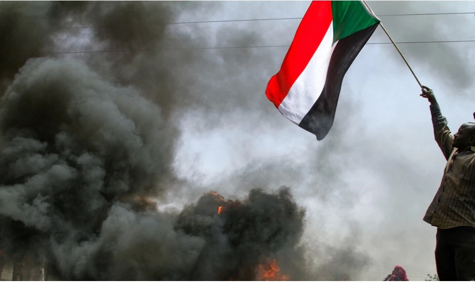 Soudan : l’armée dit laisser place à un gouvernement civil au 5e jour de sit-in