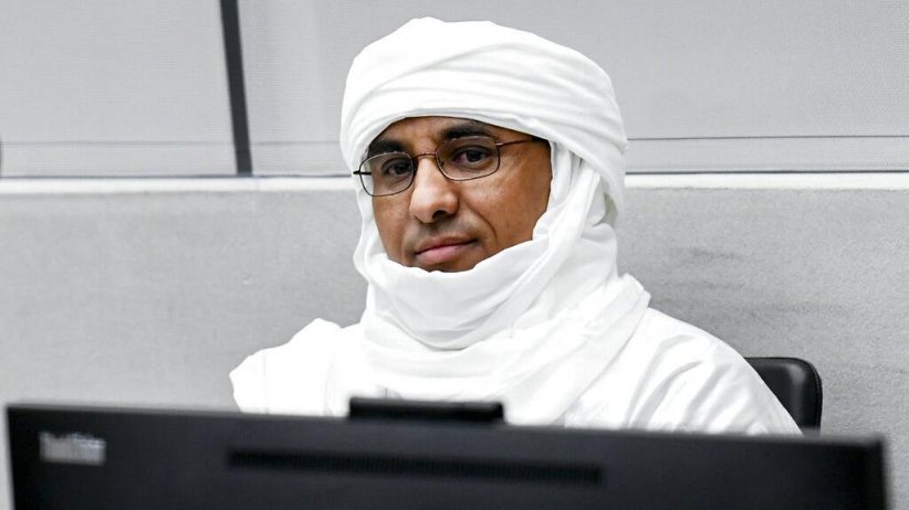 Al Hassan Ag Abdoul Aziz Ag Mohamed Ag Mahmoud assiste à son procès à la Cour pénale internationale