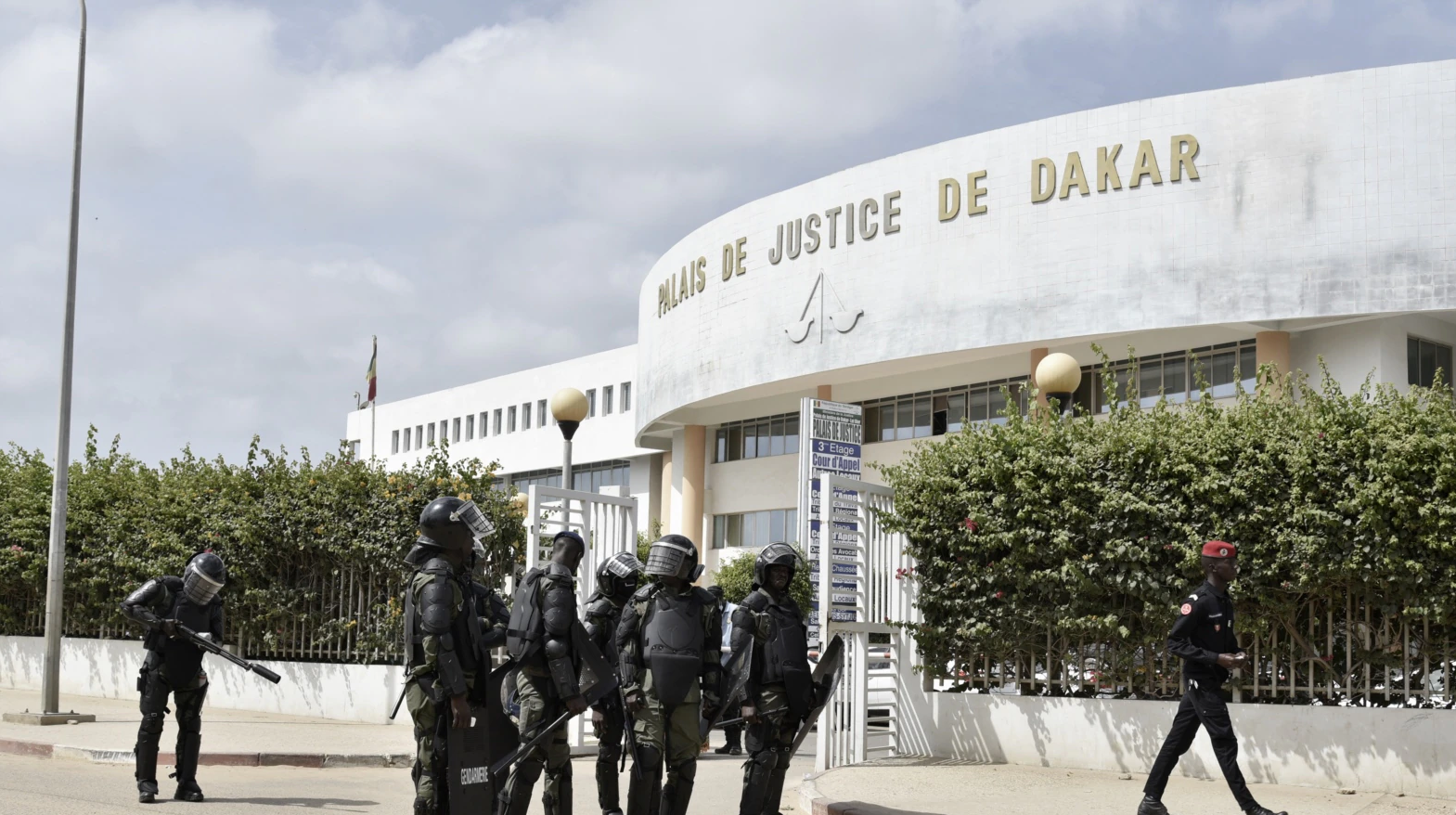 Un député de l’opposition sénégalaise condamné, une autre relaxée