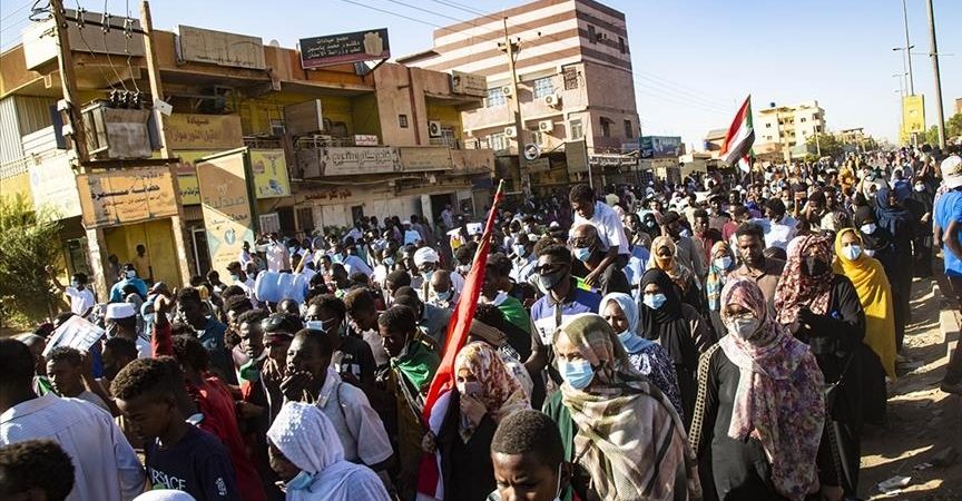 Soudan: des centaines de manifestants appellent au départ du représentant de l’ONU