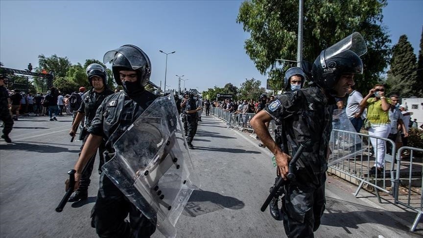 Tunisie : arrestation d’un “terroriste” qui a poignardé des agents des forces de l’ordre dans la capitale