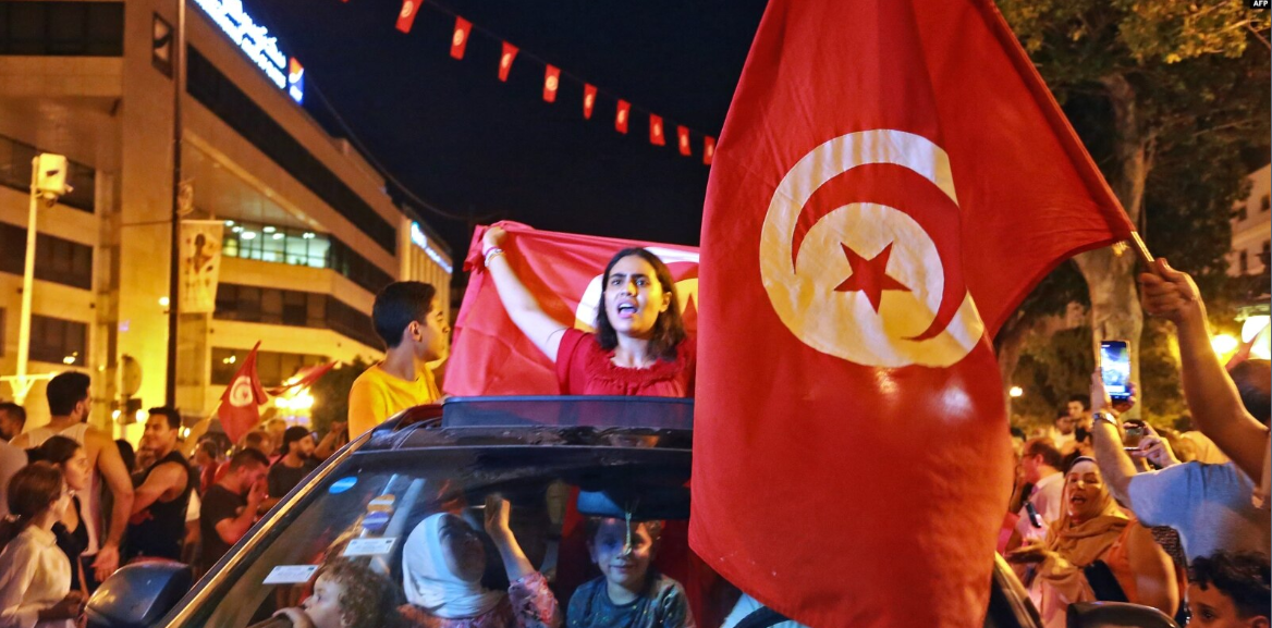 La nouvelle Constitution tunisienne en passe d’être adoptée, forte abstention