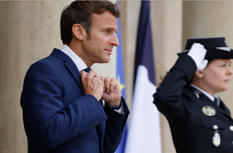 Le président français Emmanuel Macron à l'Élysée, le 3 juin 2022. AP - Jean-Francois Badias