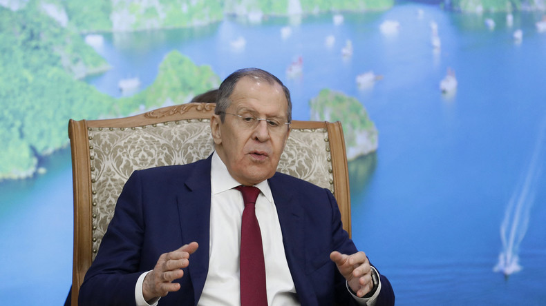 Fuite de l’échange Macron-Poutine : Lavrov dénonce une attitude contraire à la «déontologie»