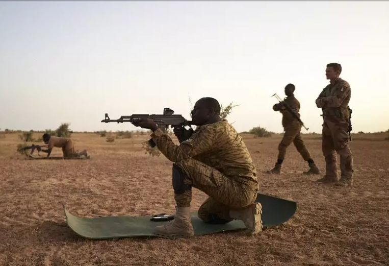 Burkina Faso : 15 soldats tués lors d’une double attaque à l’engin explosif