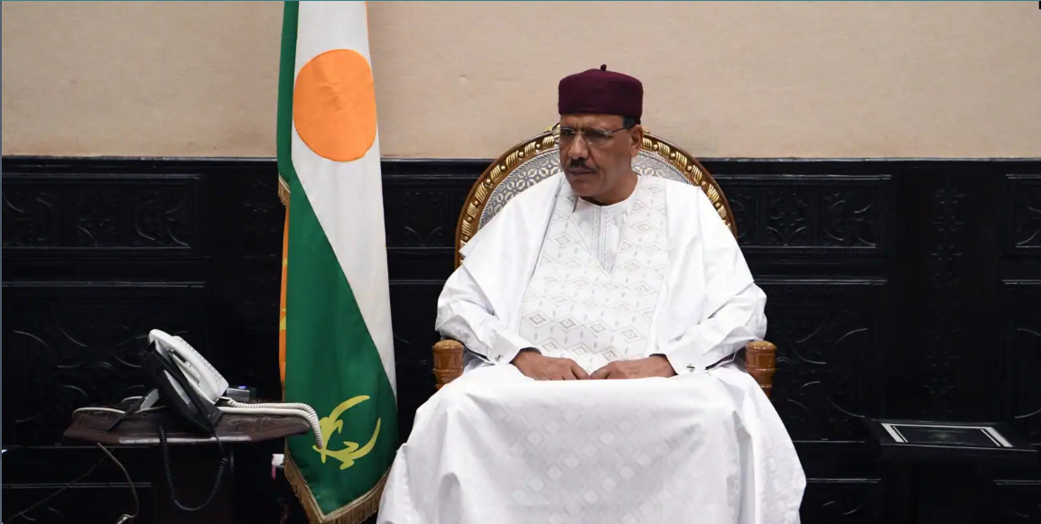 Niger : Le président déchu Mohamed Bazoum saisit la Cour de justice de la CEDEAO