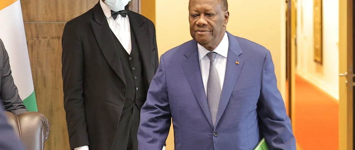 Alassane Ouattara passe à un niveau supérieur pour obtenir la libération de ses soldats retenus au Mali