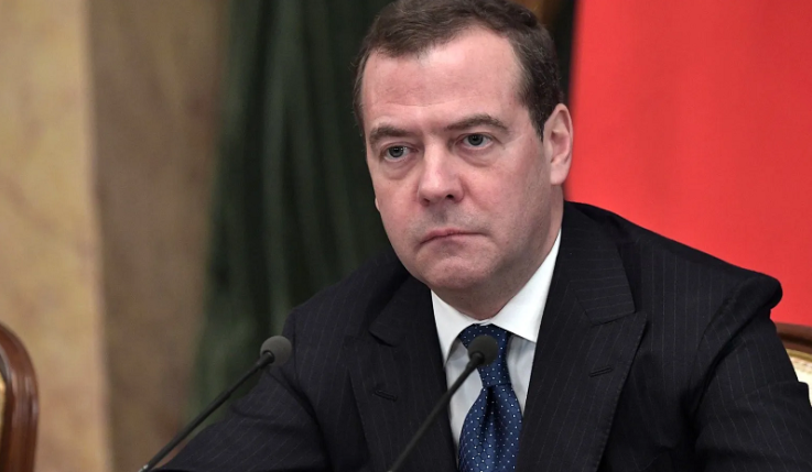 Dmitry Medvedev : La Russie veut une capitulation totale de Kiev