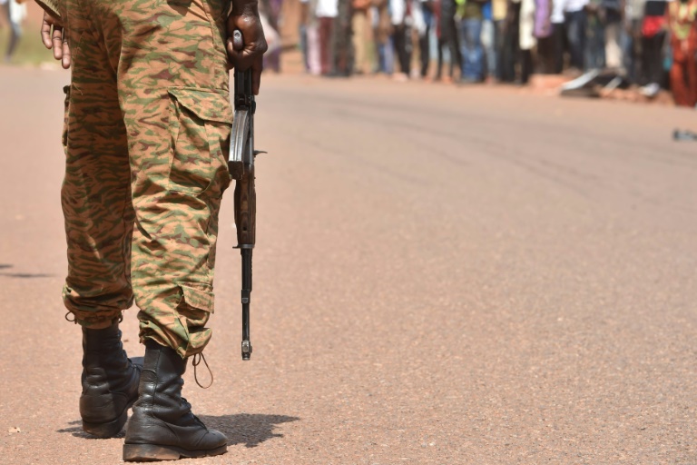Le Mali et le Burkina veulent « renforcer leur partenariat militaire »