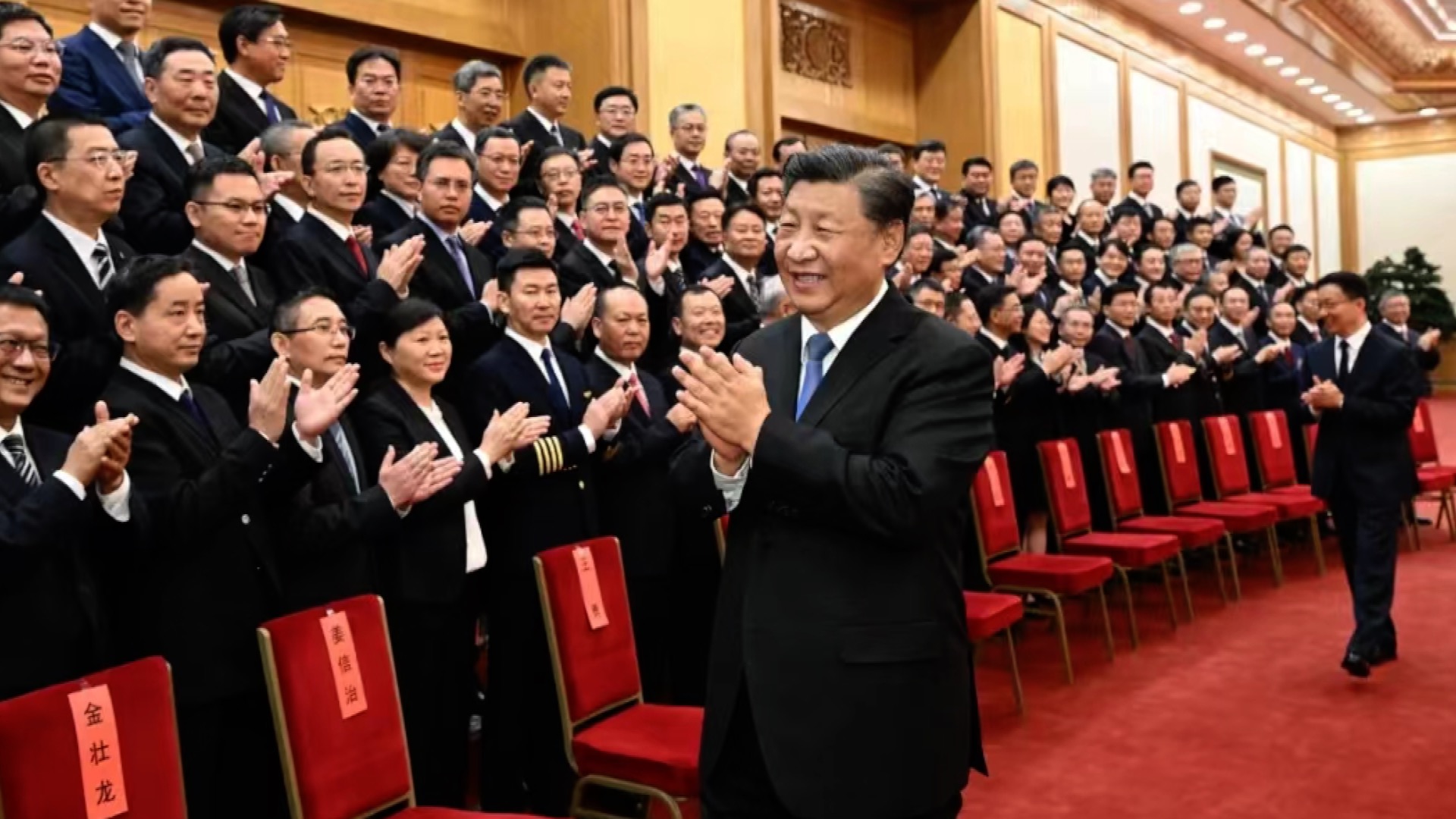 Xi Jinping rencontre l’équipe du projet C919, exhortant à davantage de percées dans la fabrication d’équipements haut de gamme