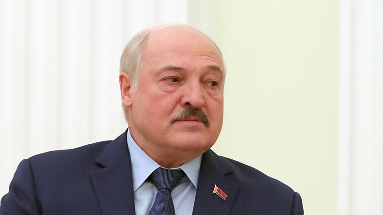 Loukachenko accuse Kiev de planifier une attaque contre Minsk et va déployer des troupes avec Moscou