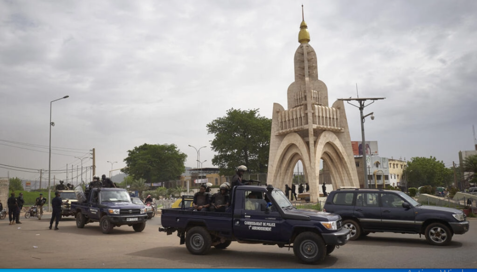 Mali: le gouvernement militarise la police et les services de protection civile