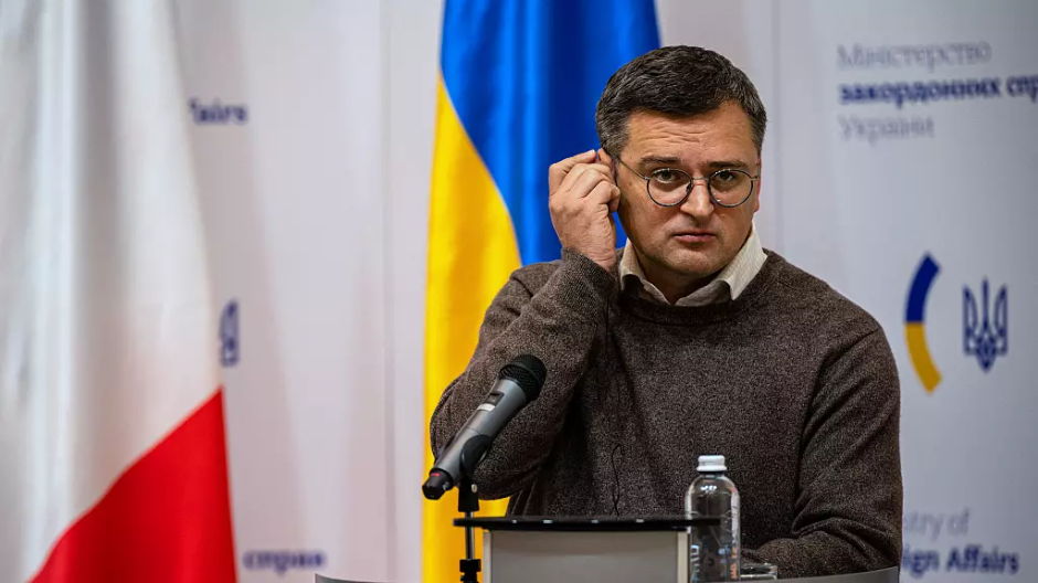 Ukraine : le chef de la diplomatie interrompt sa tournée en Afrique