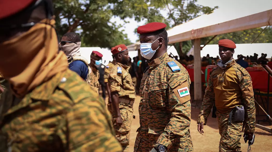 Burkina Faso : le capitaine Traoré procède à une réorganisation de l’armée